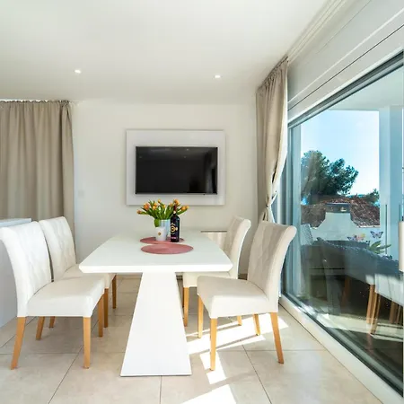 アパート Cozy In With House Sea View ビビニェ
